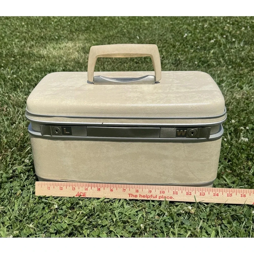 Vintage Samsonite Silhouette 1512 Vanity Train Case Beige Vinyl Locking Makeup